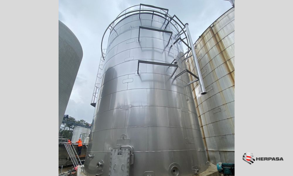 Cuve de stockage de produits chimiques en France